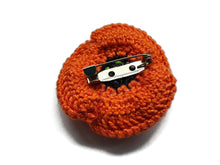 Épingle Coquelicot Orange Fait Main – Boutonnière Florale au Crochet