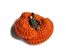 Épingle Coquelicot Orange Fait Main – Boutonnière Florale au Crochet