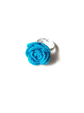 Anello Regolabile con Rosa Turchese all'Uncinetto - Gioielli Floreali
