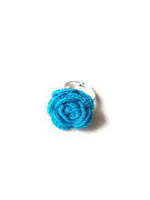 Anello Regolabile con Rosa Turchese all'Uncinetto - Gioielli Floreali