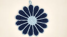 Blaues und hellblaues gehäkeltes Blumen-Topflappen-Set aus Baumwolle