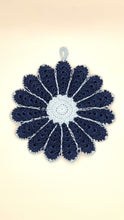 Blaues und hellblaues gehäkeltes Blumen-Topflappen-Set aus Baumwolle