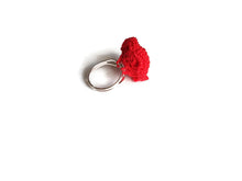 Anillo Rosa Roja Hecho a Mano – Ajustable, Joya Artesanal de Crochet, Regalo para Ella