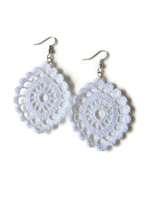 orecchini in cotone bianco lavorazione artigianale