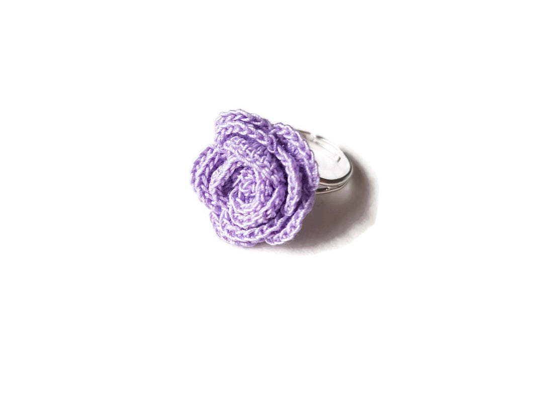 anello floreale all'uncinetto in cotone