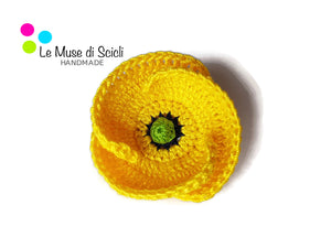 Broches de amapola amarilla flor hecha a mano de ganchillo unisex