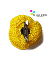 Spilla papavero giallo in cotone all'uncinetto, unisex e handmade