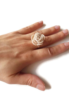 anello uncinetto floreale beige base regolabile