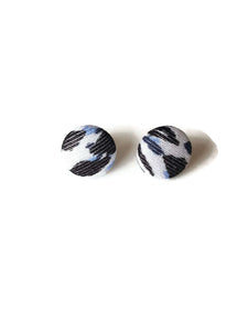 Pendientes botones tigre blanco