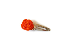 Pasador naranja crochet floral para bebé niña en algodón