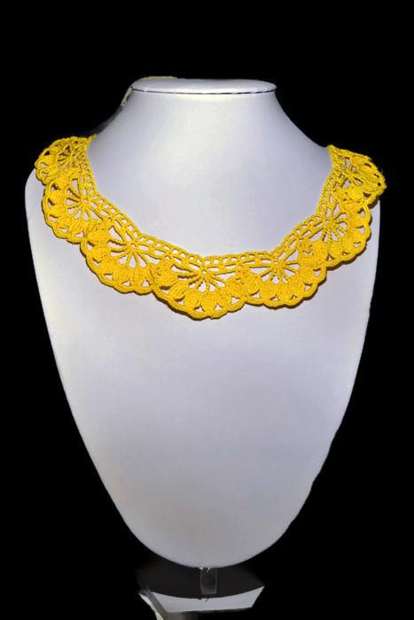 Yellow lace collar necklace 