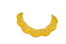 Collares de cuello de encaje amarillo