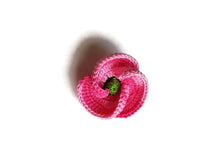 Spilla papavero rosa unisex in cotone sfumato all'uncinetto