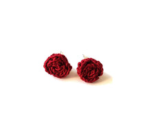 orecchini uncinetto rose bordeaux outfit giornaliero evento elegante